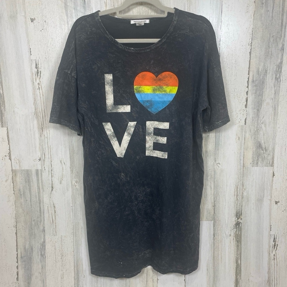Caution To The‎ Wind Anthropologie Rainbow Heart Love T-Shirt Dress size S Black